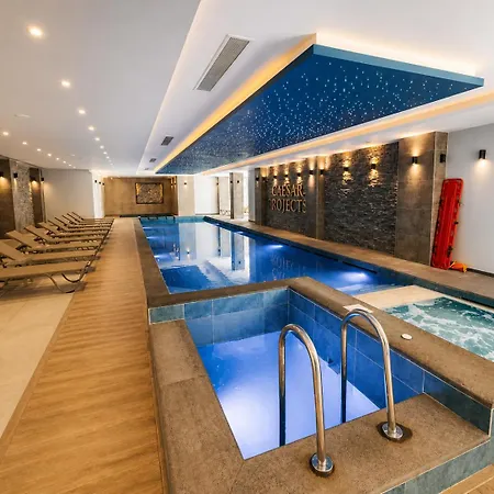 Family Designer Long Caesar Apartment
